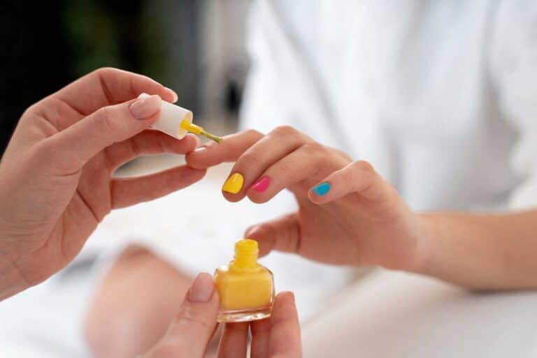 Dlaczego malowanie paznokci to więcej niż tylko ładny manicure?